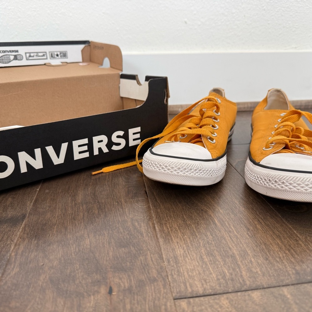 Converse Unisex Marigold Sneakers